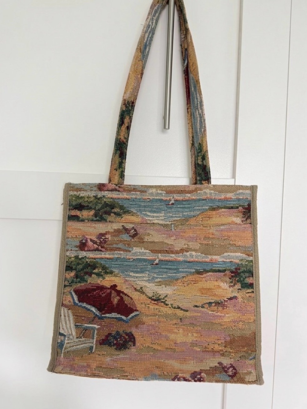 Vintage Jade Tapestry Beach Scene Tote in Multicolor (burgundy, blue, tan)